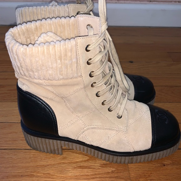 Chanel 20B Suede Beige Combat Boots Black Quilted Cap toe 39/ 9 AUTHENTIC - Picture 4 of 8
